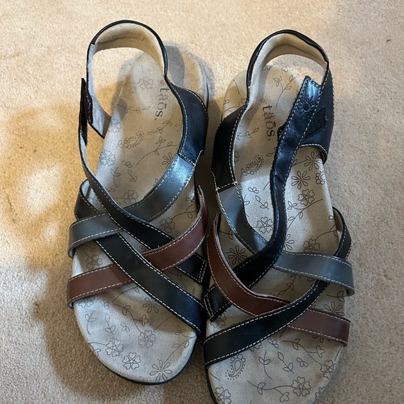 Taos sandals crisscross multiple straps , earth tones Sz 40. (9.5-10). - Picture 2 of 5